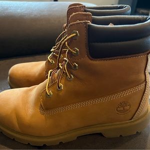 Brand new without tags Timberland ladies boots. Size 9-1/2. PERFECT condition.